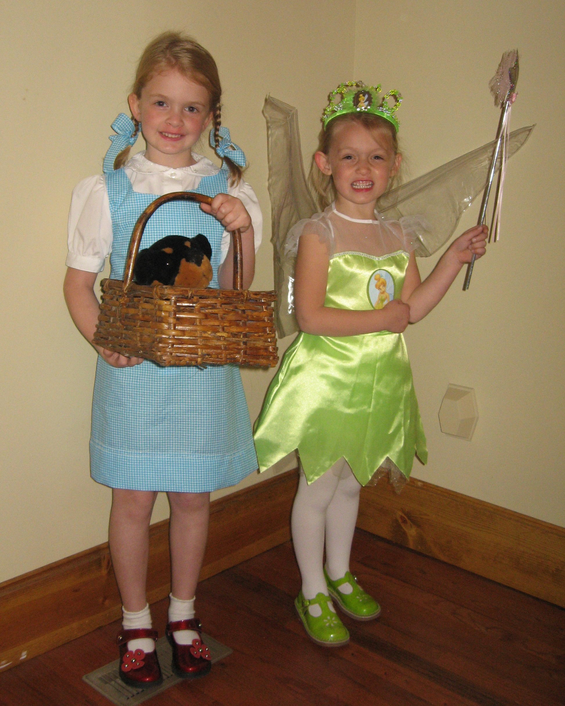 2008_10_24 Jane and Cate for ECEC Hallloween.jpg